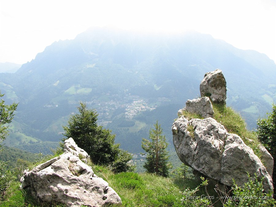 Menna3ag08 121.jpg - Massi dalla particolare sagoma